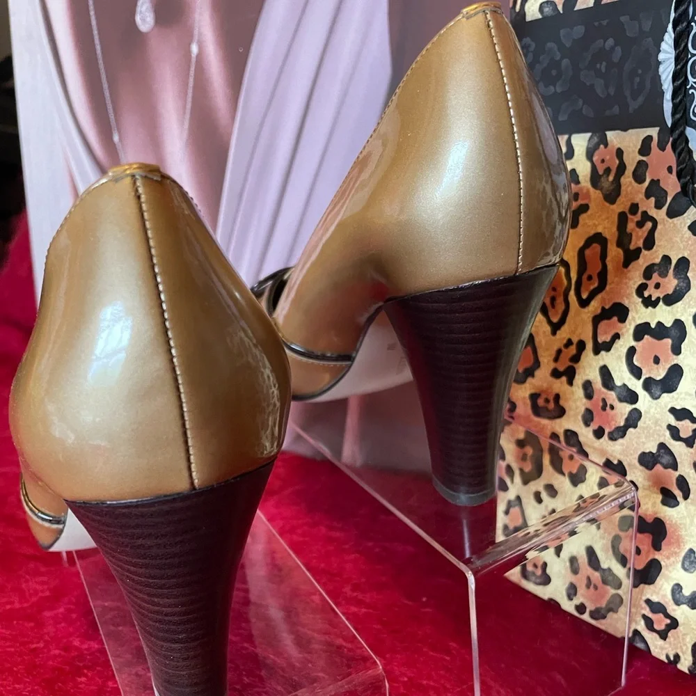 ANNE KLEIN AKSANDYA PATENT LEATHER LIGHT GOLD & BROWN WITH BOW SHOES HEELS SZ 9